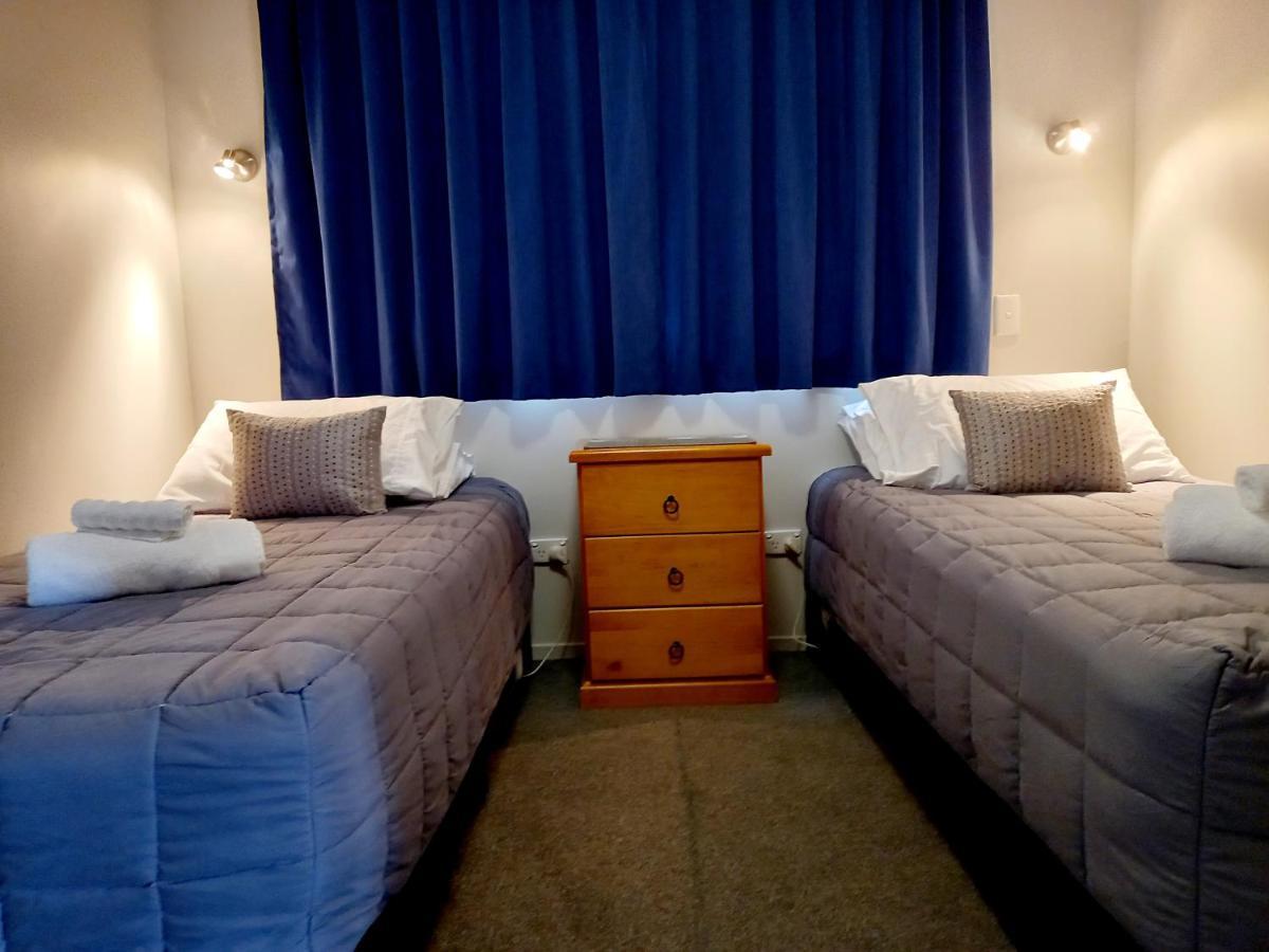 Academy Lodge Motel Ашбертон Екстер'єр фото