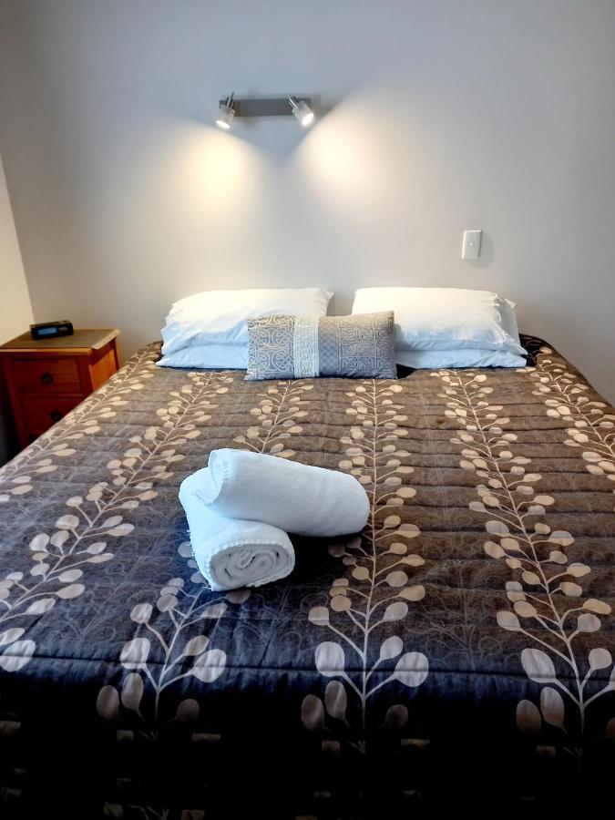 Academy Lodge Motel Ашбертон Екстер'єр фото