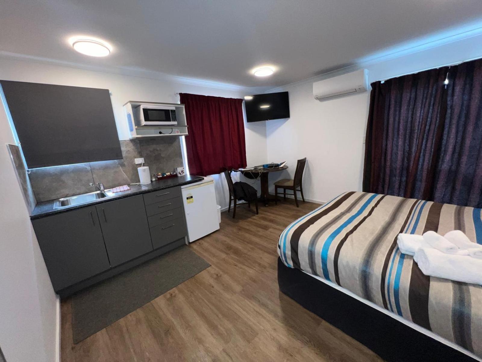 Academy Lodge Motel Ашбертон Екстер'єр фото