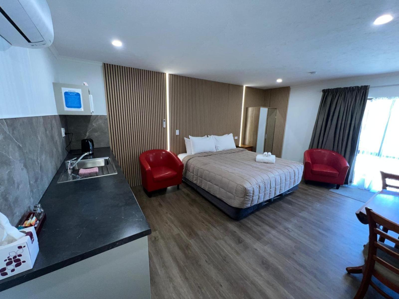 Academy Lodge Motel Ашбертон Екстер'єр фото