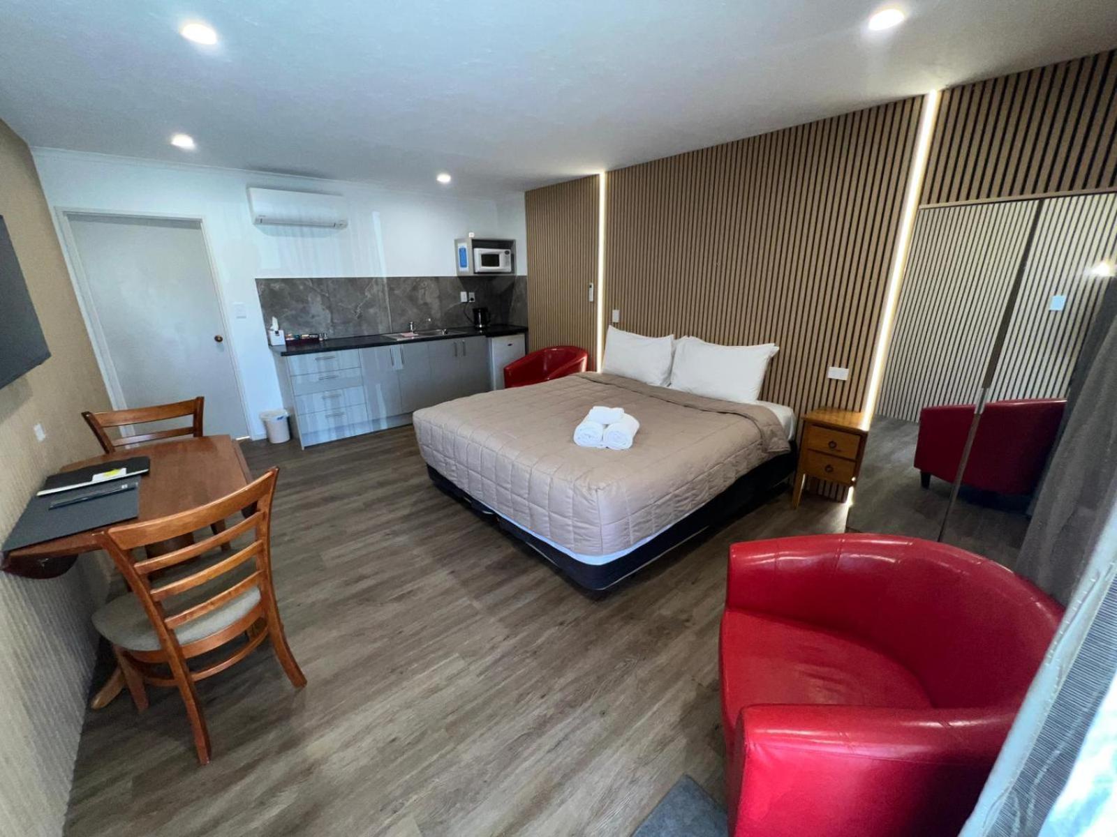 Academy Lodge Motel Ашбертон Екстер'єр фото